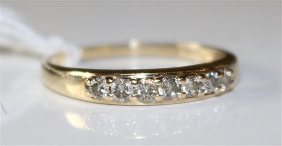 A 9ct gold diamond ring